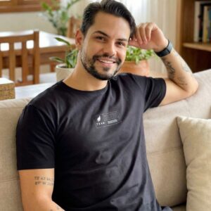 Camiseta 100% Algodão Peruano Preta com Estampa